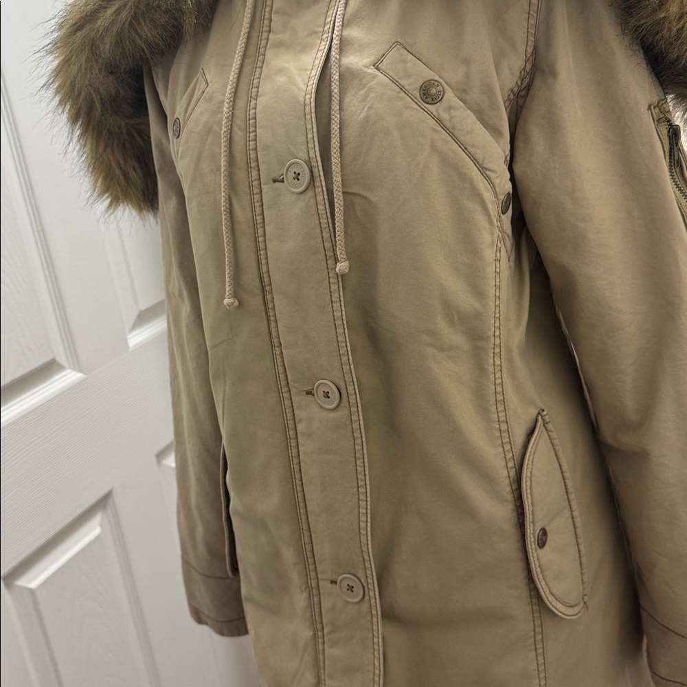 American Eagle Outfitters Women’s Tan Heavy Winter Coat with Faux Fur Hood - Picture 9 of 13